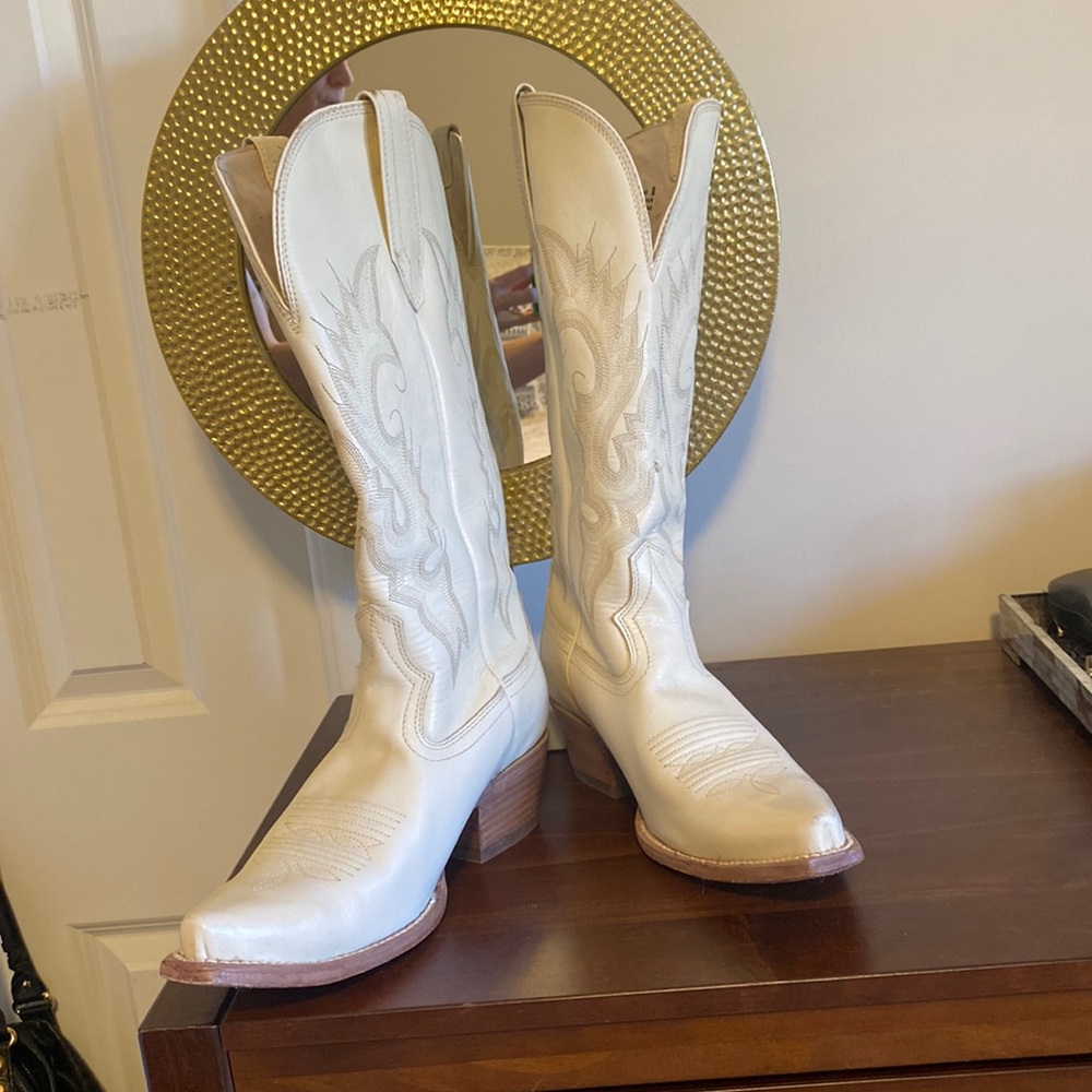 Like new, worn twice. Beautiful Freebird Woodland western boot.